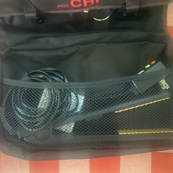 Chi hair styling with travel case super cute and spacious - flat iron - Picture 2 of 10